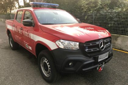 Nuovo automezzo pick up con modulo scarrabile AIB schiuma