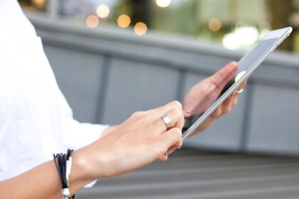 Online i primi due bandi "Futura" e "Onlife" del Fondo per la Repubblica Digitale: 13 milioni di euro per donne e NEET